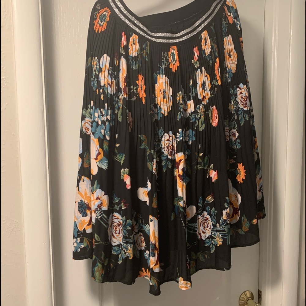 Ava & Viv black floral midi pleated skirt